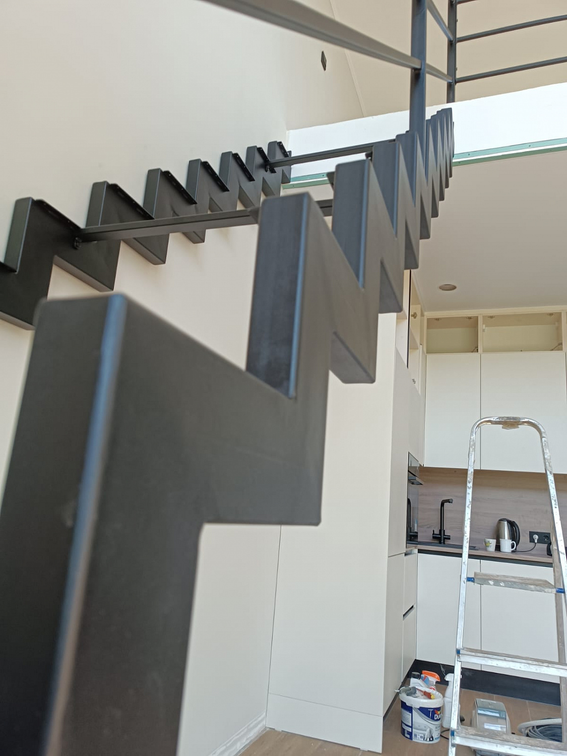 Выезд на объек монтажа лестницы на металлическом каркасе в Серпухове